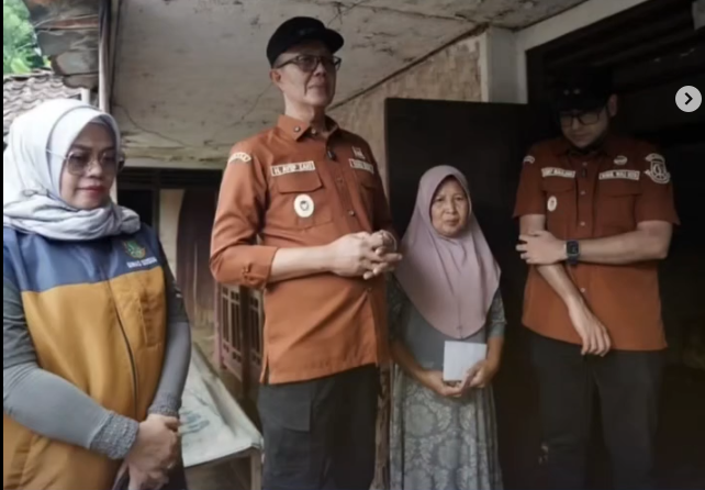 AYEUNA WAKTUNA BERBAGI BERKAH UNTUK 12 PAS (PEMERLU ATENSI SOSIAL) DI KELURAHAN LEMBURSITU